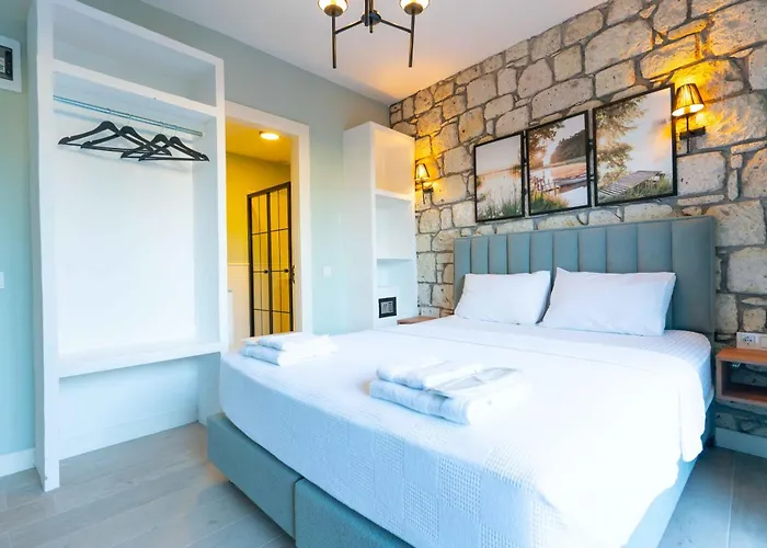 Karnelyan Alacati Çeşme